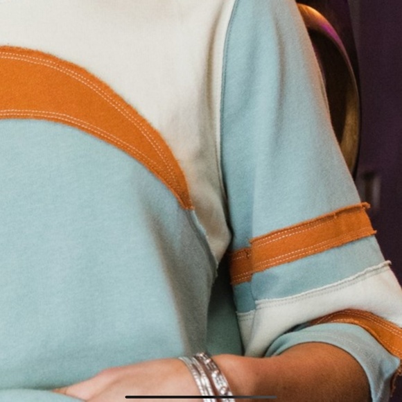 🩵🧡Color Block Knit 🧶 Top🧡🩵 - Picture 2 of 3